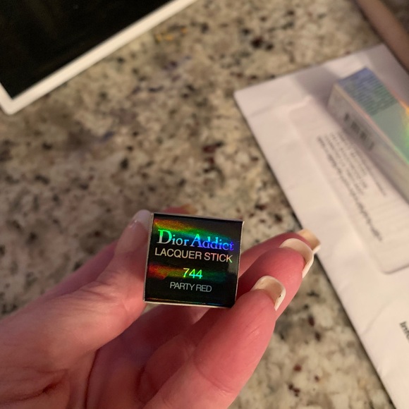 Lipstick - Picture 2 of 4